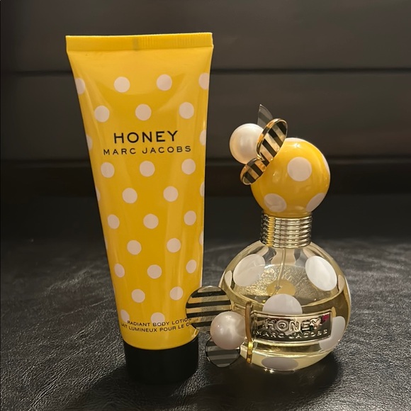 Marc Jacobs Other - Marc Jacobs Yellow Moisturizer and Body Oil